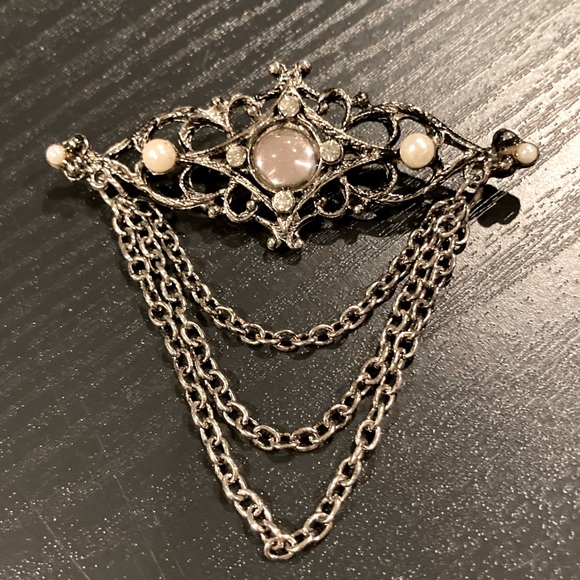 EUC vintage antique inspired silver metal pin brooch w/ rhinestones /faux pearls - Picture 1 of 6